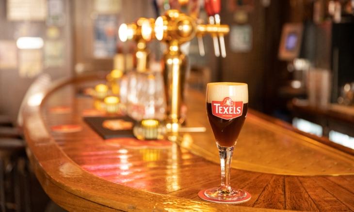 Ruuge Monnik bier van Texels op de bar